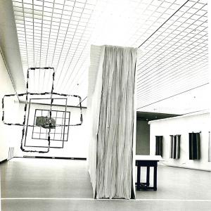 The Knot Arte Povera New York P.s.1 1985 2 Jewels Christ 1981 Buddah 1981 Zarathustra 1981 Di Luciano Fabro Foto Di Maria Mulas