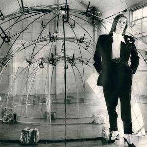 The Knot Arte Povera New York P.s.1 1985 2 Sylvia Kennedy Con Untitled 1968 1984 Di Mario Merz Foto Di Maria Mulas