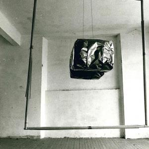 The Knot Arte Povera New York P.s.1 1985 Jewels Buddah 1981 Di Luciano Fabro Foto Di Maria Mulas
