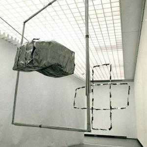 The Knot Arte Povera New York P.s.1 1985 Jewels Christ 1981 Buddah 1981 Di Luciano Fabro Foto Di Maria Mulas