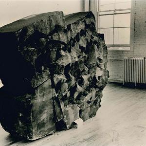 The Knot Arte Povera New York P.s.1 1985 Superfici Scolpite E Dipinte 1985 Di Michelangelo Pistoletto Foto Di Maria Mulas